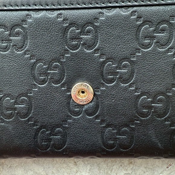 Gucci Black Embossed Leather Wallet with Gold Logo - Picture 4 of 10